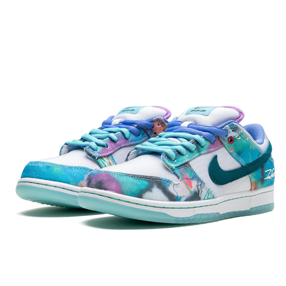 NIKE DUNK LOW SB "Futura Laboratories - Bleached Aqua"