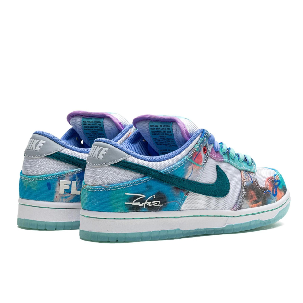 NIKE DUNK LOW SB "Futura Laboratories - Bleached Aqua"