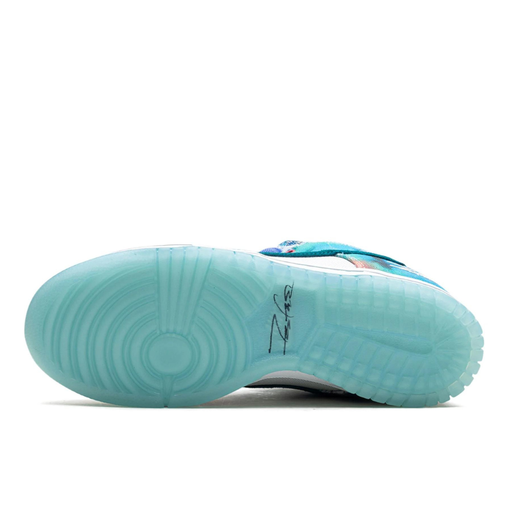 NIKE DUNK LOW SB "Futura Laboratories - Bleached Aqua"