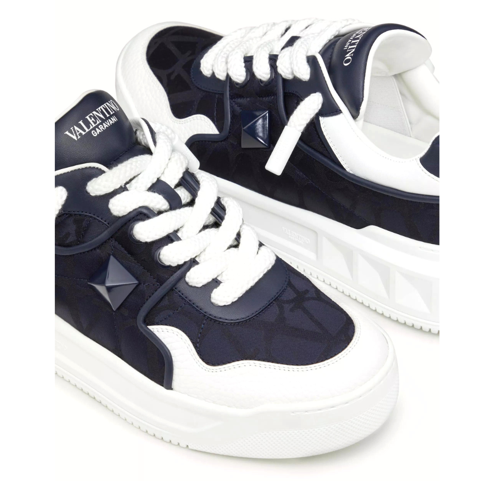 Valentino ONE STUD XL LOW-TOP SNEAKER
