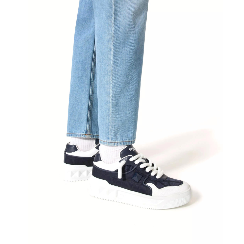 Valentino ONE STUD XL LOW-TOP SNEAKER