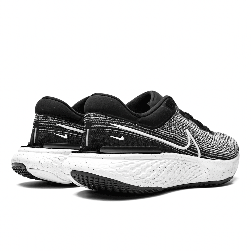 NIKE ZOOMX INVINCIBLE RUN FK "Oreo"